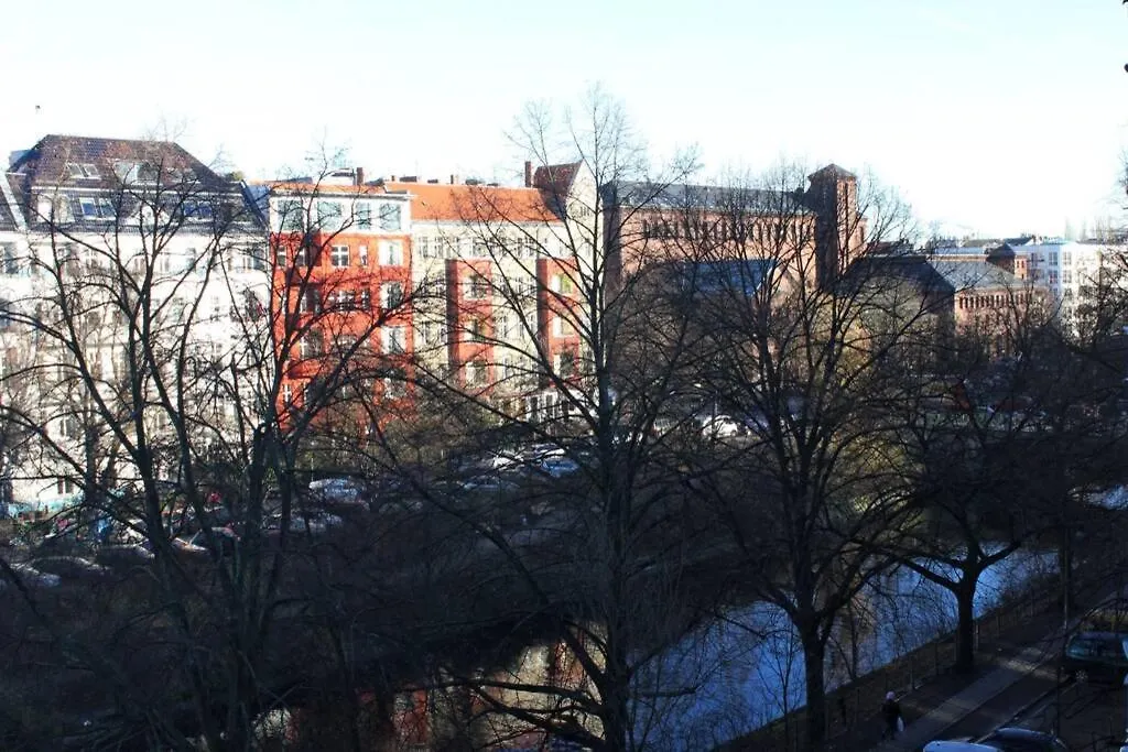 On The Landwehrkanal Apartment Berlin